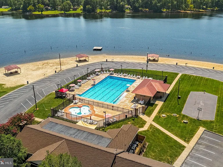 686 Lake Caroline Dr — Photo 44