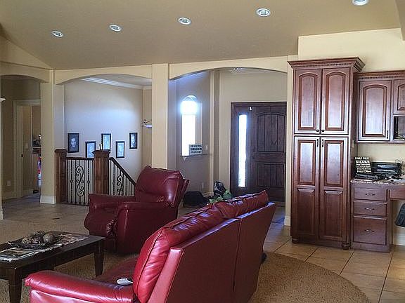 4th image of 382 Eagle Ct