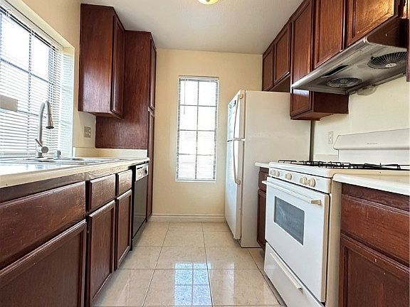 4th image of 4707 Nara Vista Way Unit 103