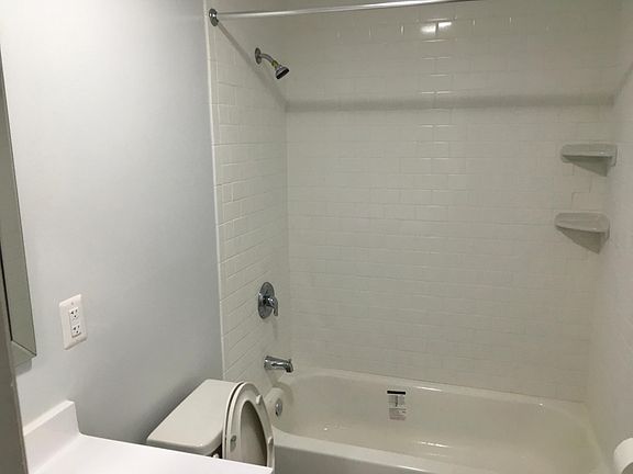4th image of 584 Belmawr Pl