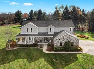 7032 Krisdalin Ct, South Lyon, MI 48178