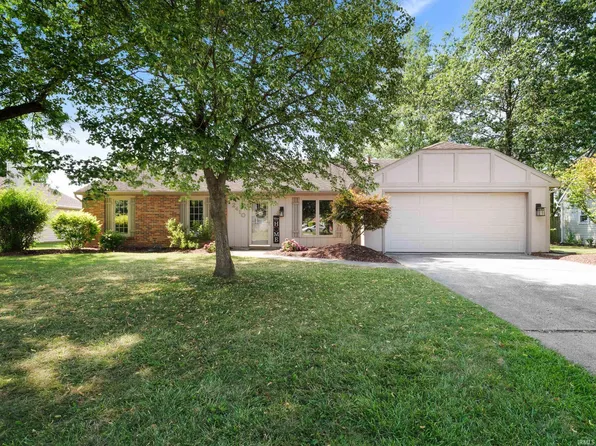 2410 White Hall Dr, Fort Wayne, IN 46845