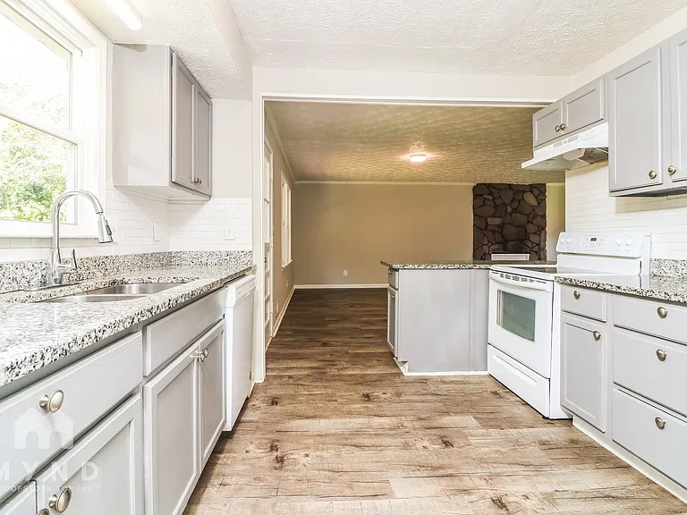 3179 Robin Hood Ln — Photo 12
