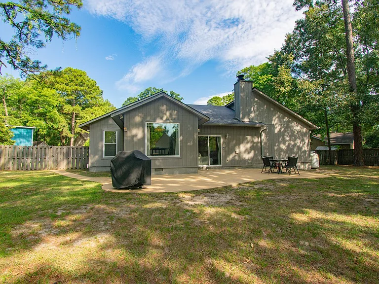 513 Andrea Ct — Photo 23