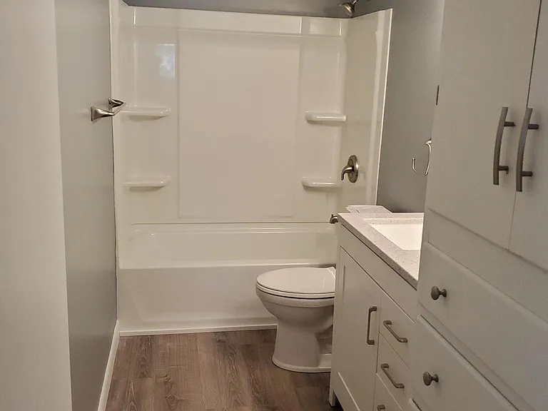 1900 Deerwood Cir SE #B — Photo 3