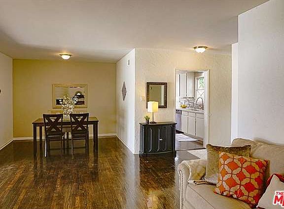 4th image of 20403 Wyandotte St