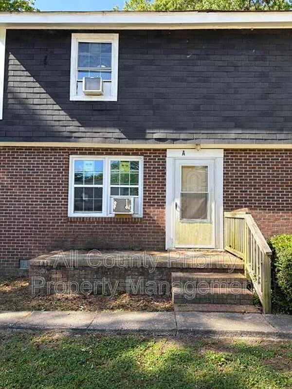 2 bed, 1.5 bath, $1,000 — Photo 1