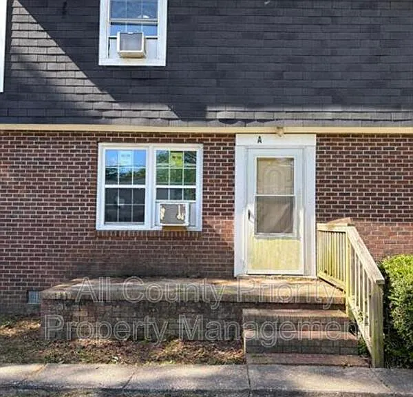 1706 Carolina St E #A — Photo 1