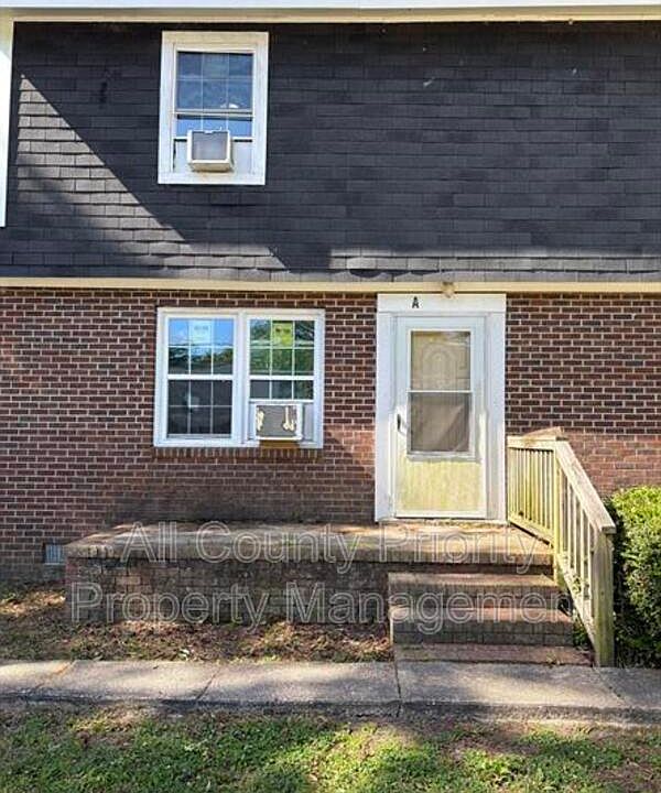1st image of 1706 Carolina St E #A