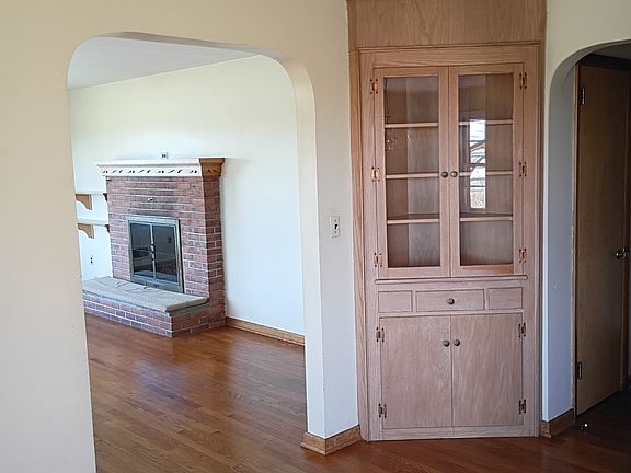 4th image of 395 W Newport Rd