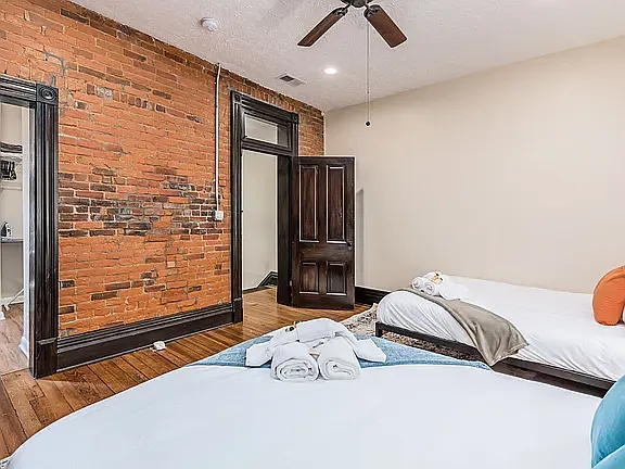 2 bed, 1.5 bath, 1600 sqft, $2,150 — Photo 2