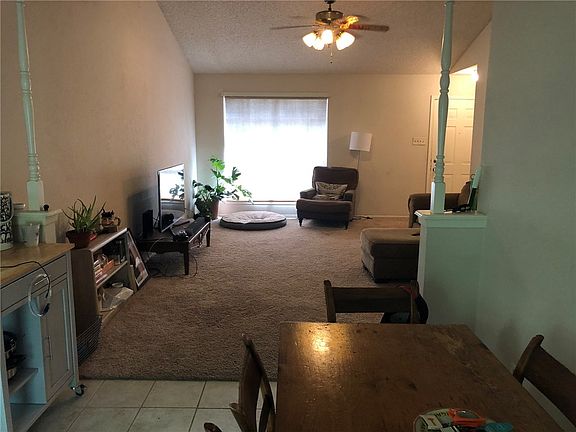 4th image of 702 Hyde Park Ct