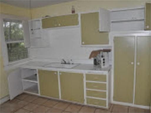 3rd image of 689 Hillcrest Ave