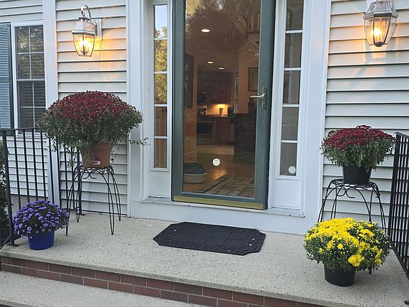 5th image of 1049 Bridge Street