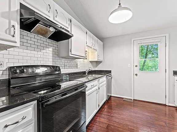 4th image of 1333 Firethorne Dr