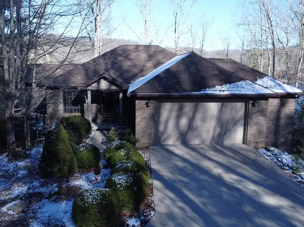 151 Hawks Chase Ln, Daniels, WV 25832