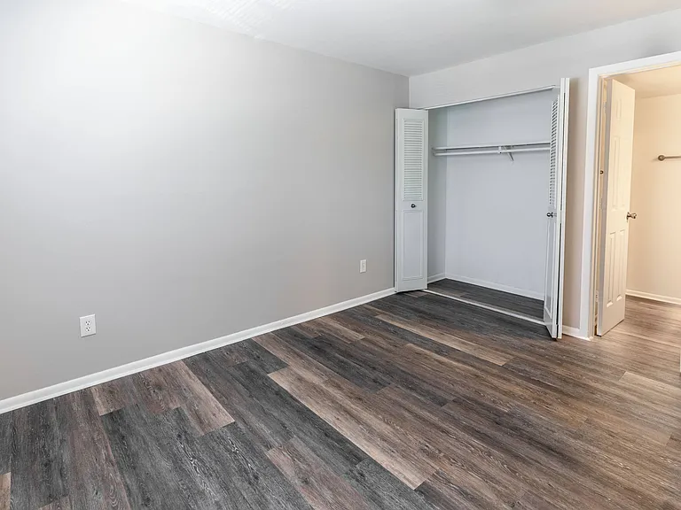Pickwick Farms Apartments — Photo 15