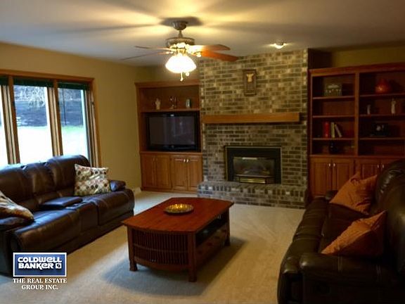 Family Rm w/Gas Fireplace