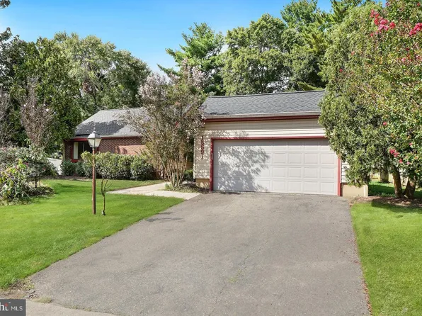 15591 Peach Walker Dr, Bowie, MD 20716