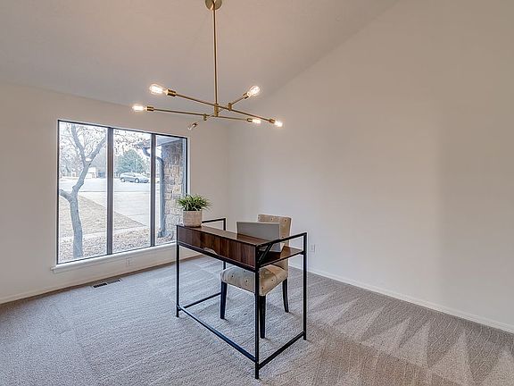 5th image of 913 W Park Pl