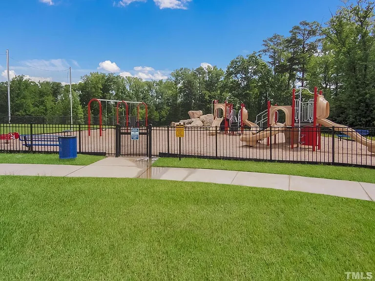 5028 Arkose Dr — Photo 32