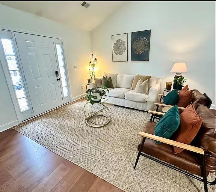 3 bed, 1250 sqft, $2,300 — Photo 2