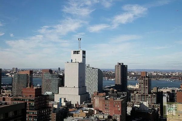 Rented by Halstead Real Estate | media 42