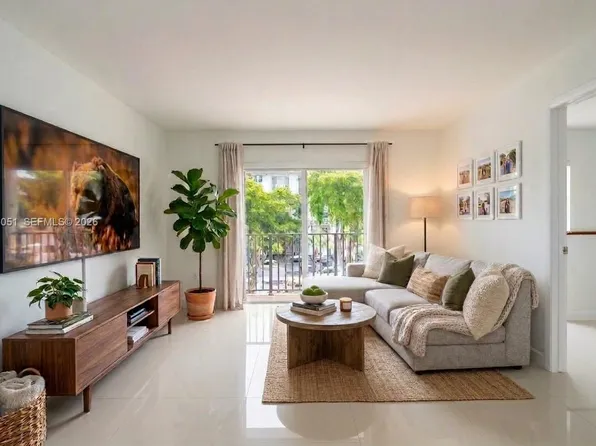 4709 NW 7th St APT 305-9, Miami, FL 33126