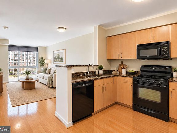 3rd image of 1000 New Jersey Ave SE APT 515