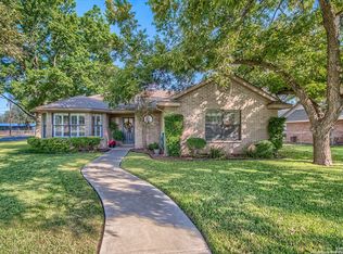 1206 31st St, Hondo, TX 78861