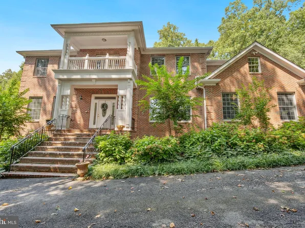 3905 Hummer Rd, Annandale, VA 22003