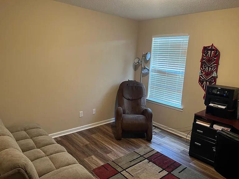 221 Primrose Dr — Photo 13