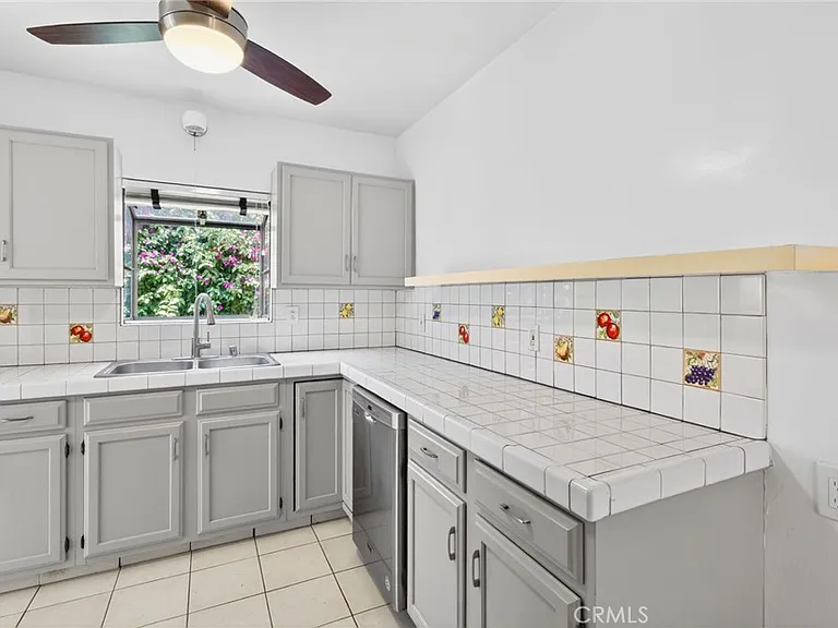 1145 N Genesee Ave — Photo 5