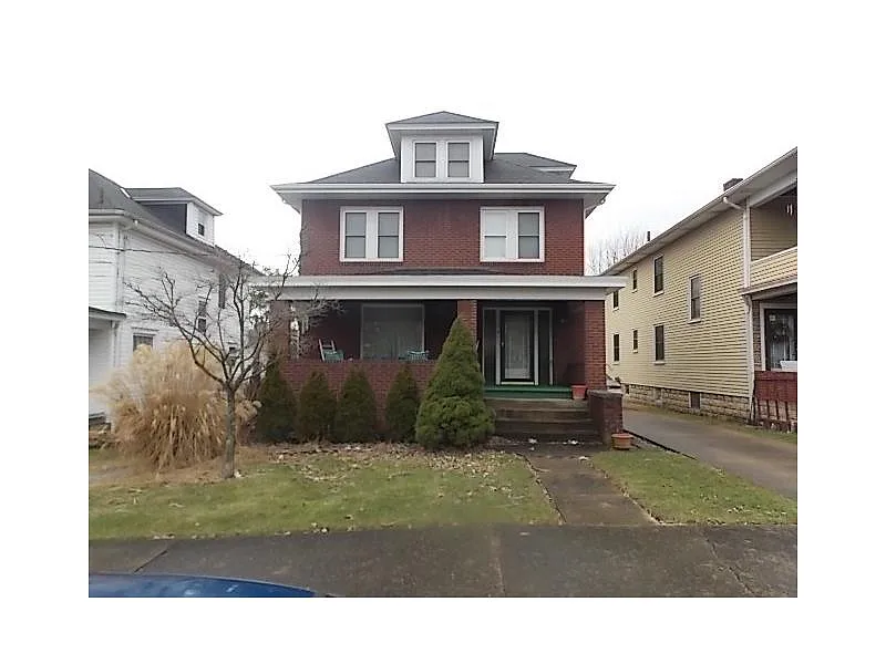 321 Elizabeth St photo 1