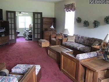 4th image of 988 Colonial Dr
