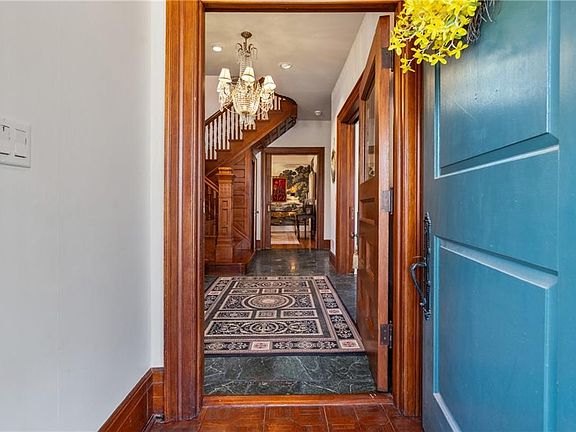 5th image of 415 Benton Blvd