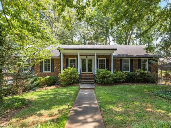 808 Pebble Dr, Greensboro, NC 27410