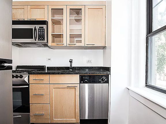 5th image of 95 Christopher St APT 2G