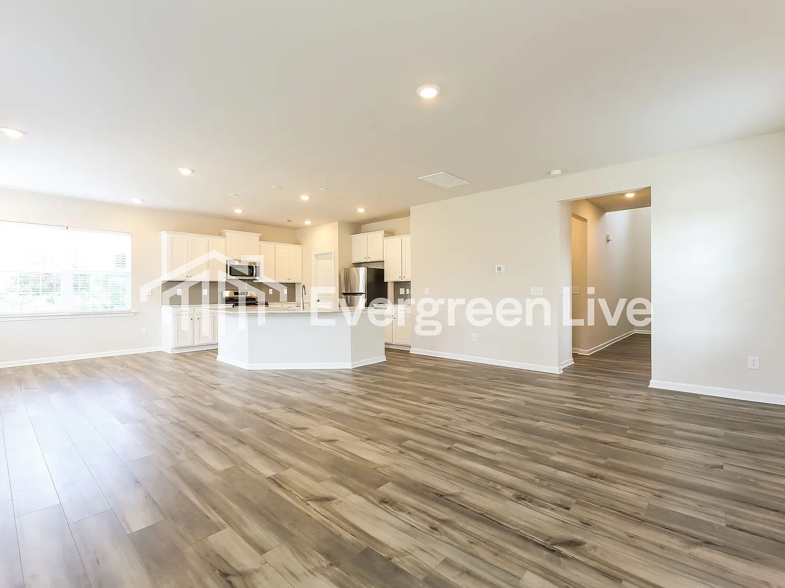 4 bed, 2.5 bath, 2158 sqft, $2,145 — Photo 4