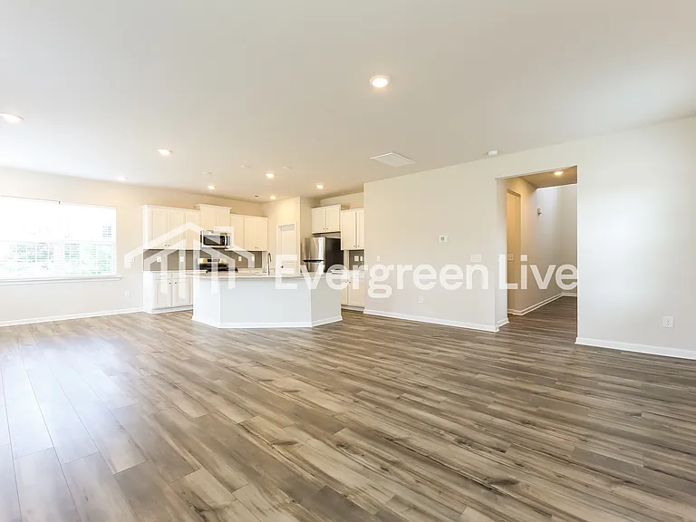 302 Willow Wynter Ln — Photo 4