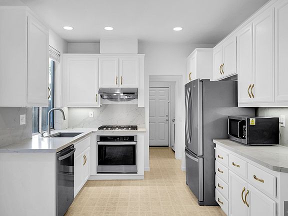 2nd image of 1776 Wayne Cir