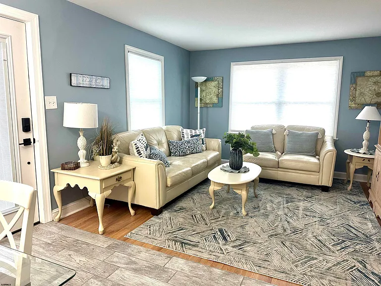 117 N Wilson Ave — Photo 4