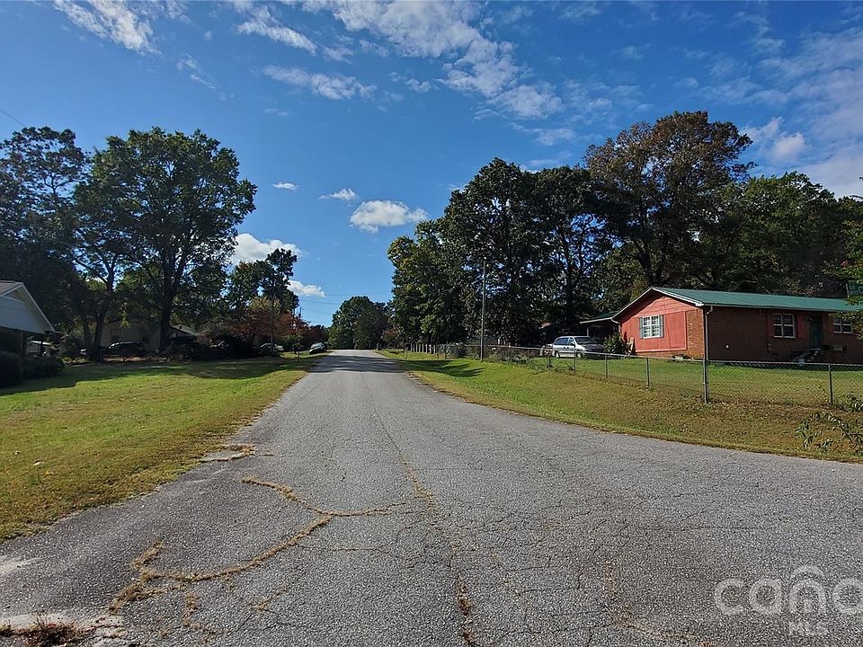 2nd image of 756 Boulder Pl