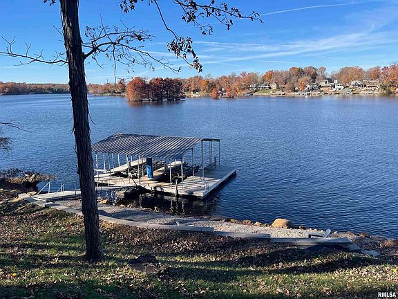 3rd image of 1065 Lakeshore Dr N
