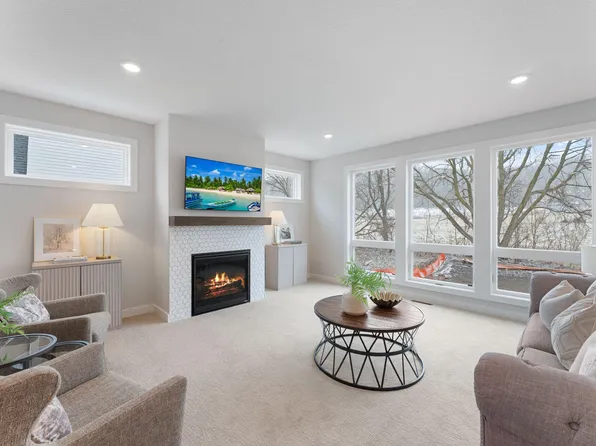 7682 22nd Ave E, Shakopee, MN 55379