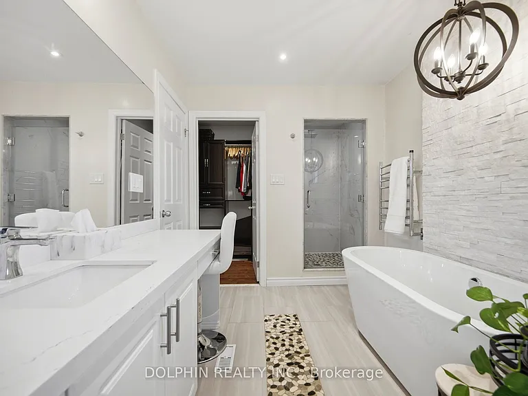 1090 Vanier Dr — Photo 23