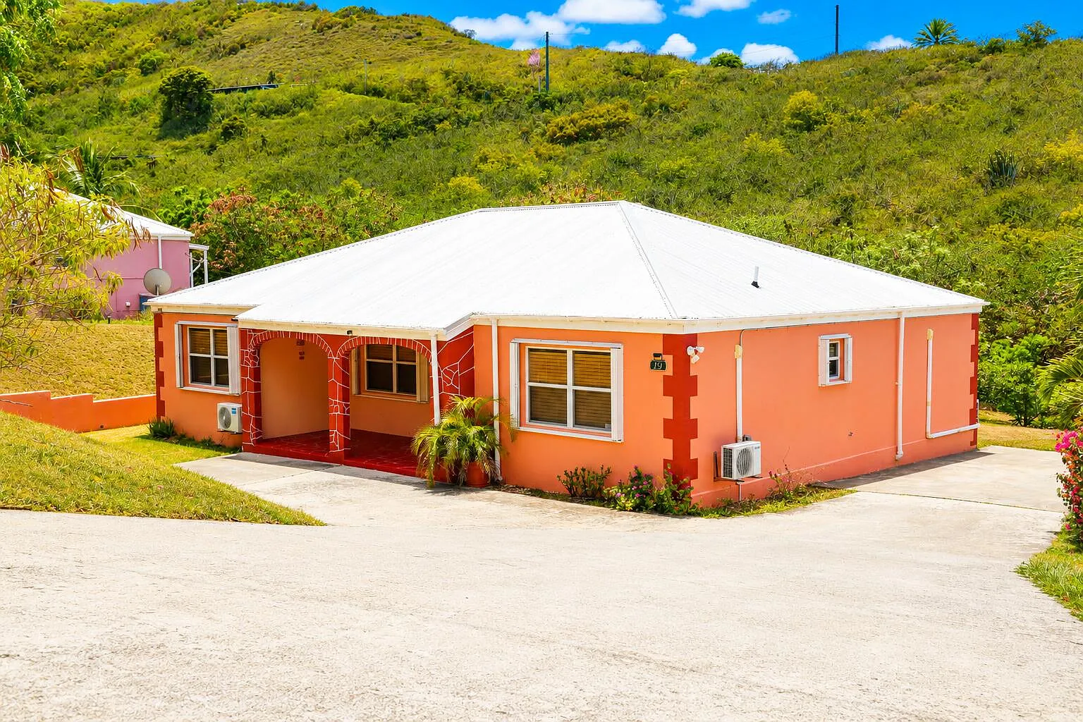 3 bed, $2,500 — Photo 2