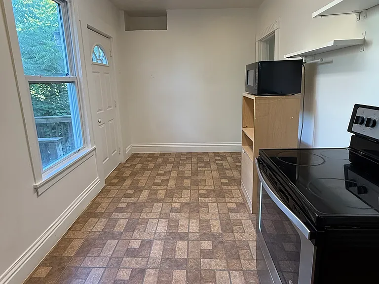 118 Nobles Ln — Photo 4