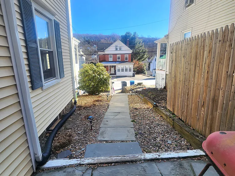 17 Fairview Pl — Photo 2