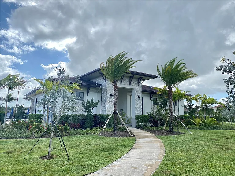 10265 SW 231st Ln — Photo 10